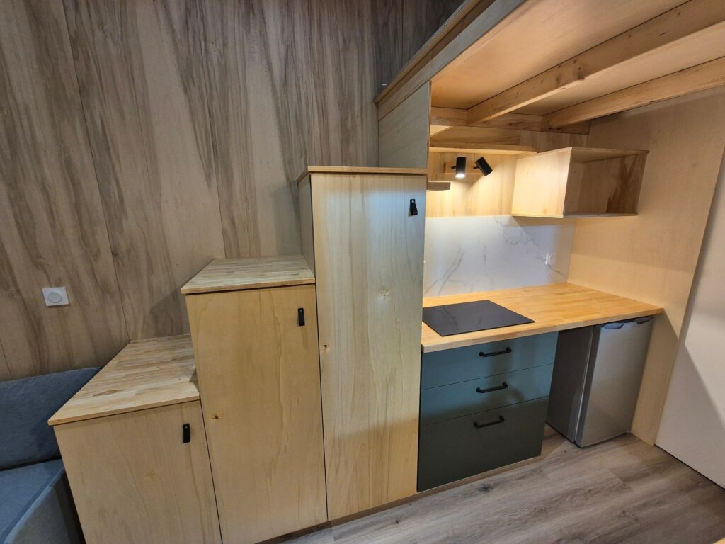 Instagram post from authentik_menuiseries. This post is in position 8.