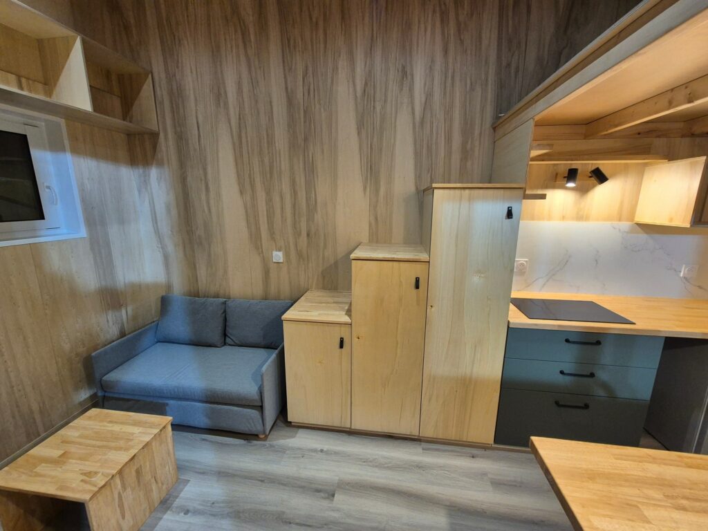 Instagram post from authentik_menuiseries. This post is in position 4.